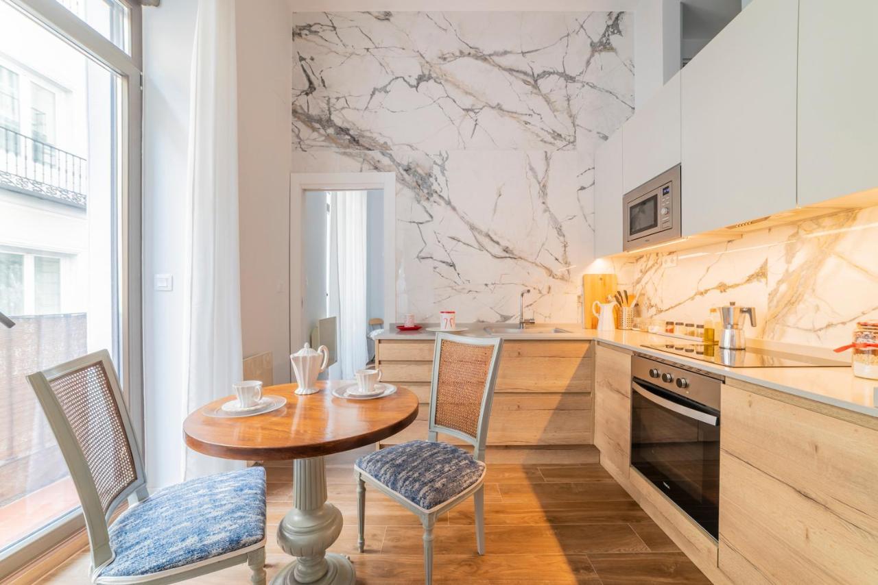 Bonito Apartamento En Chueca Madrid Bagian luar foto